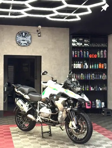 Moto trail na baia da MCAR Studio