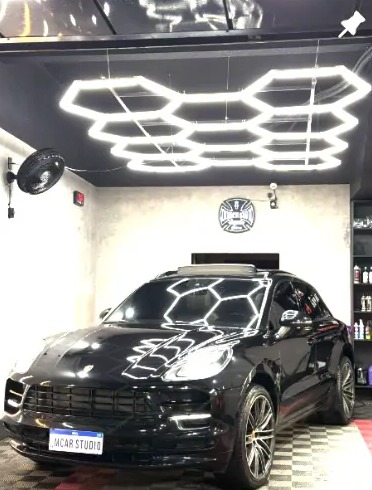 Porsche Macan na baia da MCAR Studio