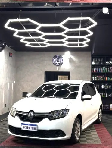 Renault Logan na baia da MCAR Studio